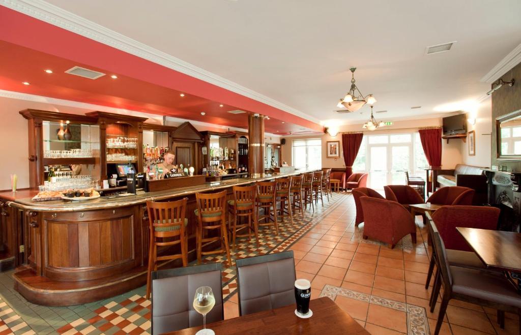 Riverside Park Hotel Macroom Exteriör bild