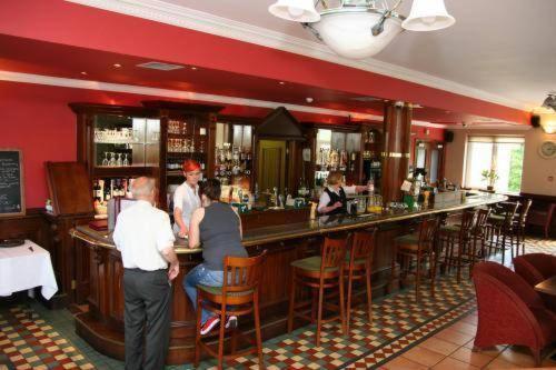 Riverside Park Hotel Macroom Exteriör bild