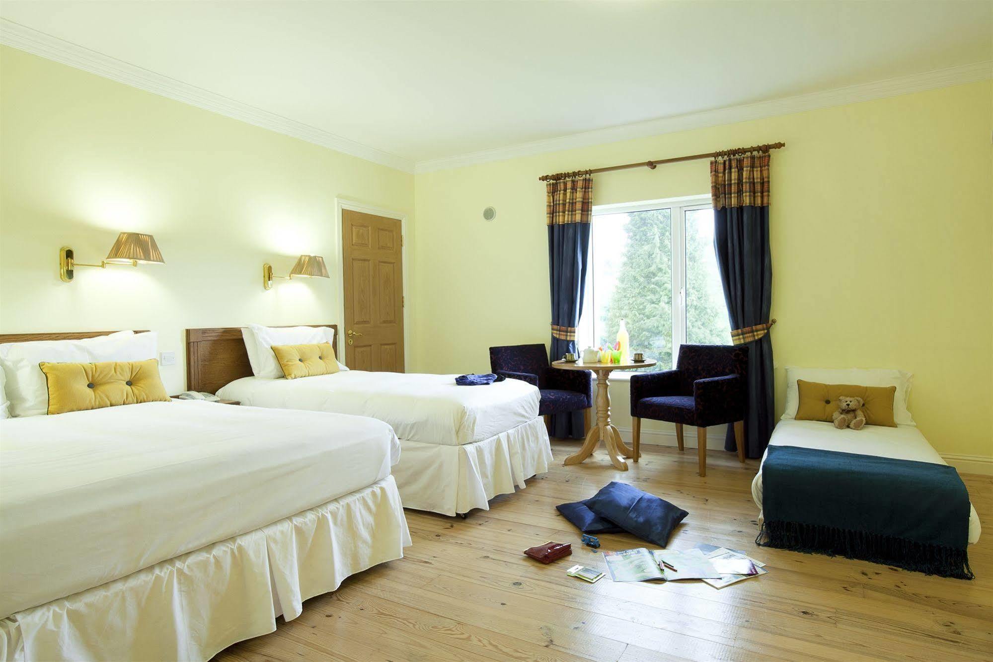 Riverside Park Hotel Macroom Exteriör bild